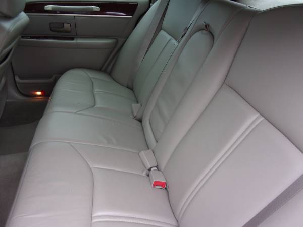 2005 LINCOLN TOWN CAR SIGNATURE LIMITED 100K LOW MILES - cars & for sale in Holiday, FL – photo 13