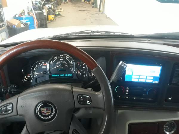 2005 CADILLAC ESCALADE MECHANIC OWNED - - by for sale in Saint Paul, MN – photo 11