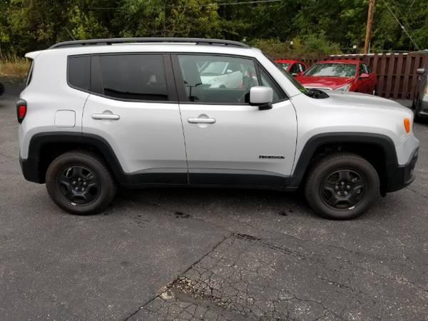 2015 Jeep Renegade Latitude 4WD HARD TO FIND 6SPD ONLY 46K MILES for sale in South St. Paul, MN – photo 4