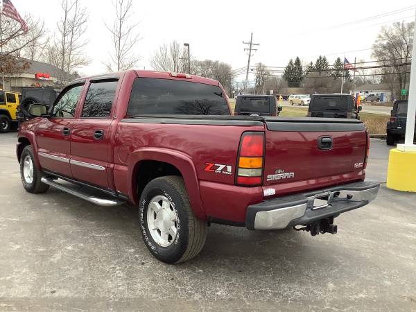 Strong! 2005 GMC Sierra 1500! Z71 4x4! Crew Cab! We Finance! - cars... for sale in Ortonville, MI – photo 3