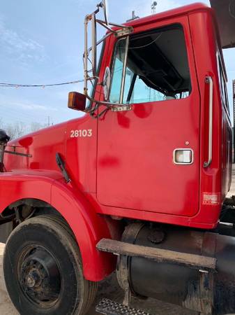 1994 Volvo Tandem Axle Dump for sale in Cleveland, OH – photo 4