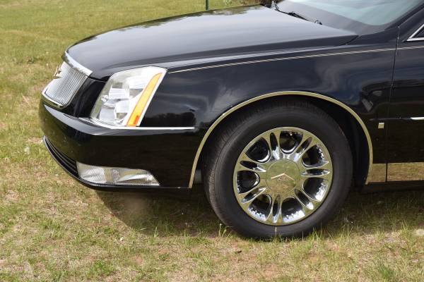 REDUCED $6K ONE-OF-A-KIND CADILLAC DTS SPECIAL EDITION GOLD VINTAGE for sale in Ontonagon, MN – photo 3
