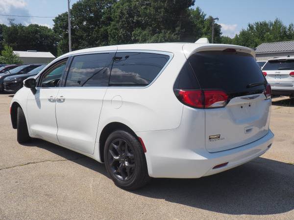 2017 Chrysler Pacifica Touring hatchback White for sale in Salisbury, MA – photo 7