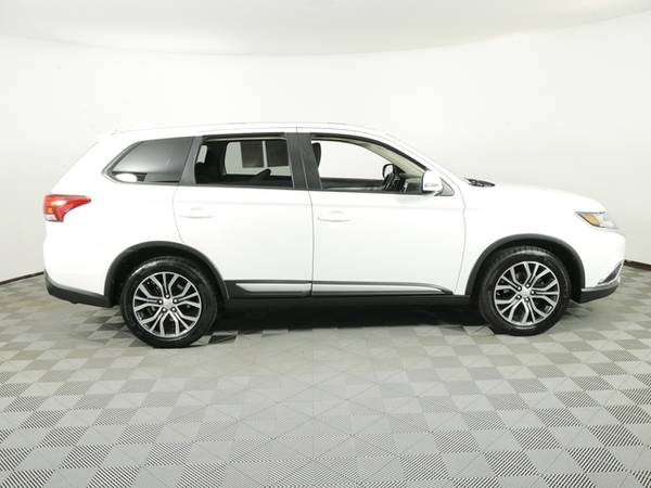 2017 Mitsubishi Outlander - cars & trucks - by dealer - vehicle... for sale in Inver Grove Heights, MN – photo 10