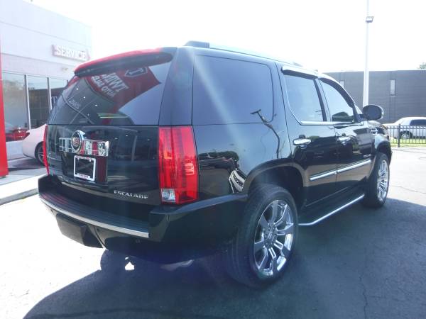 2011 CADILLAC ESCALADE LUXURY**SUPER CLEAN**MUST SEE**FINANCING AVAILA for sale in redford, MI – photo 8