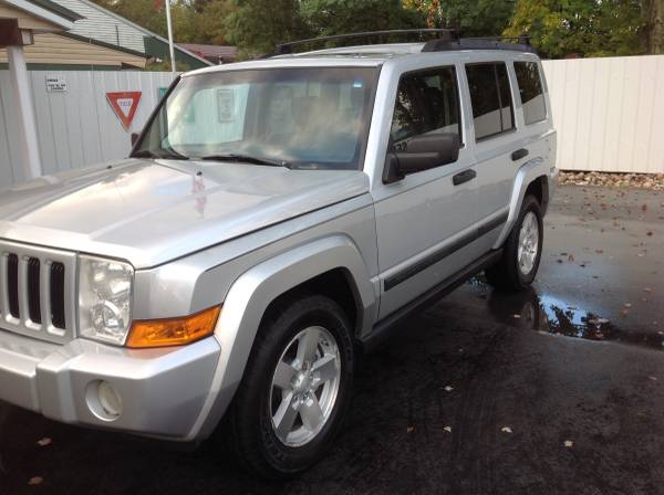 2006 JEEP COMMANDER - cars & trucks - by dealer - vehicle automotive... for sale in Muskegon, MI – photo 2