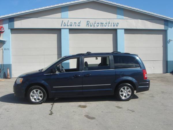 2009 CHRYSLER TOWN AND COUNTRY TOURING EDITION - - by for sale in Naples, FL – photo 2