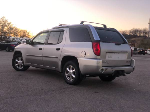 2005 GMC ENVOY XUV 4WD 6C 4D SUV *Sun/Moonroof *Great Deal - cars &... for sale in Attleboro, RI – photo 2