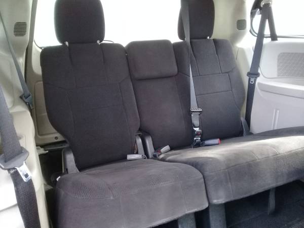 2013 Dodge Gran Caravan with stow and go seating for sale in Other, Other – photo 5