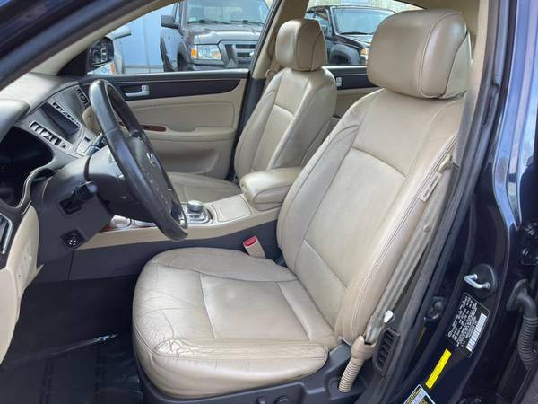 2012 Hyundai Genesis V6 3 8L Navi Leather Loaded for sale in East Windsor, MA – photo 14