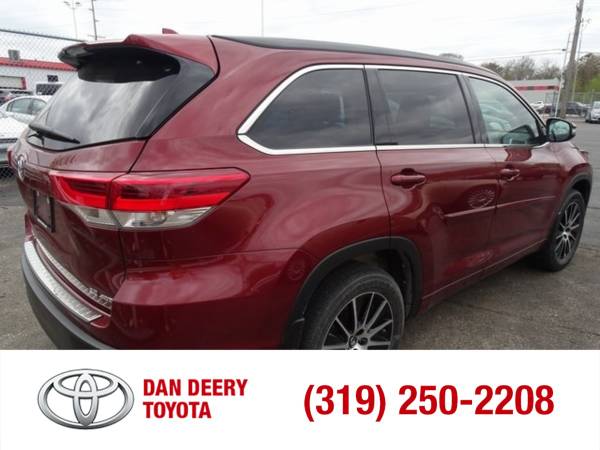 2018 Toyota Highlander SE Salsa Red Pearl - - by for sale in Cedar Falls, IA – photo 10