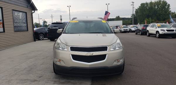 **3RD-ROW SEATING!! 2011 Chevrolet Traverse FWD 4dr LT w/1LT for sale in Chesaning, MI – photo 2