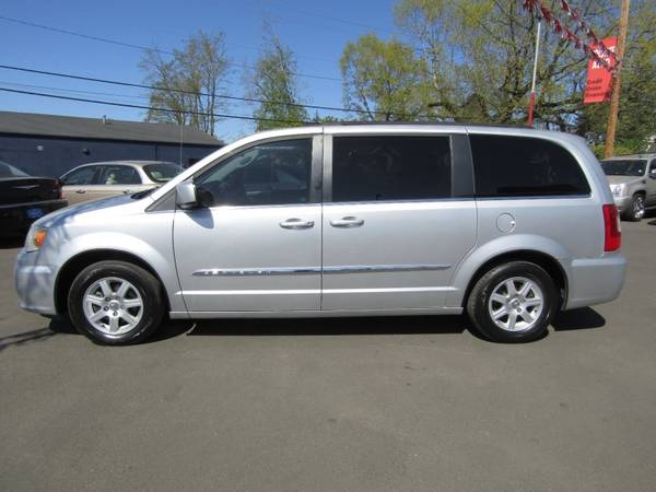 2011 Chrysler Town & Country 4dr Wgn Touring SILVER 136k STOW N GO for sale in Milwaukie, OR – photo 10