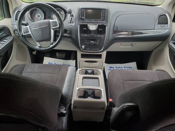 2011 CHRYSLER TOWN & COUNTRY - - by dealer - vehicle for sale in Cold Spring, NY – photo 9