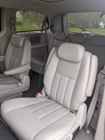 2008 chrysler town and country touring - - by dealer for sale in Wooster, OH – photo 13