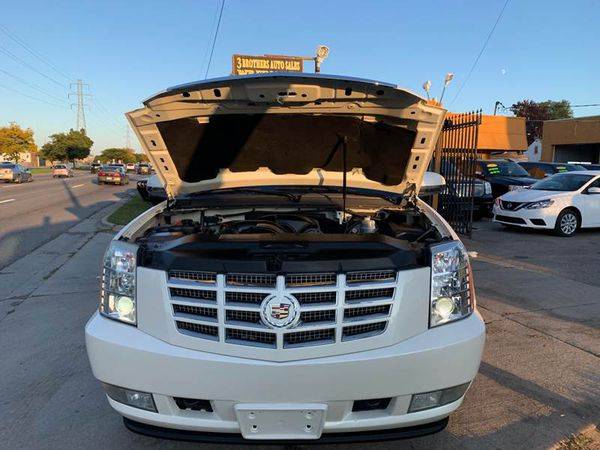 2009 Cadillac Escalade Base AWD 4dr SUV w/V8 Ultra Luxury Collection... for sale in Detroit, MI – photo 20