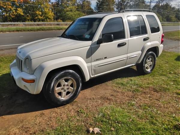 02 Jeep liberty 4wd with sunroof - cars & trucks - by dealer -... for sale in Vails Gate, NY – photo 16