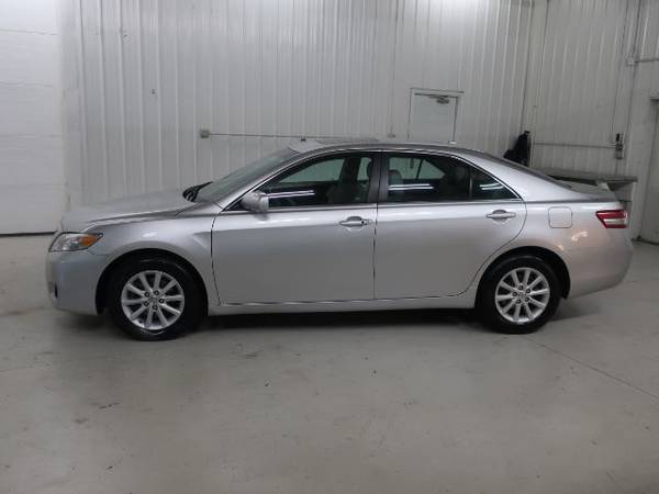 2011 Toyota Camry XLE Leather Heated Seats for sale in Caledonia, MI – photo 2