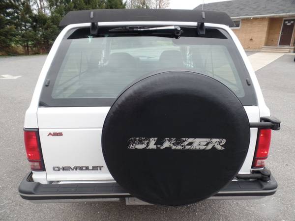 1993 *Chevrolet* *S-10 Blazer* *2-door 4x4* White for sale in Johnstown , PA – photo 4