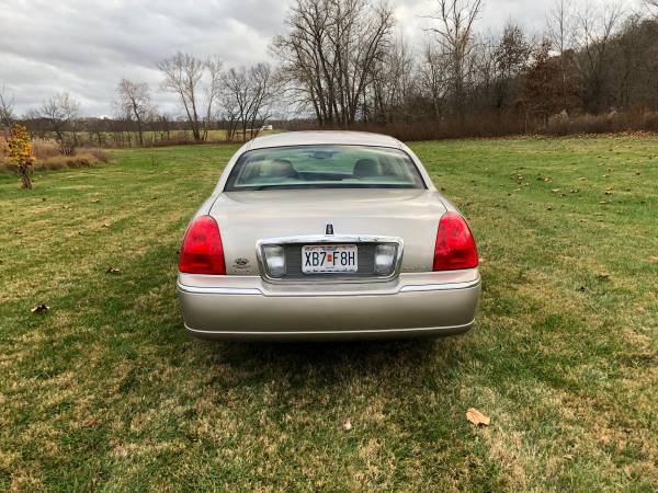 Lincoln town car good condition - cars & trucks - by owner - vehicle... for sale in New London, IL – photo 2