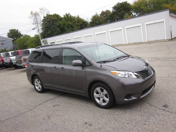 2011 Toyota Sienna LE 7 Passenger 4dr Mini Van V6 Auto 108K $10950 for sale in East Derry, MA – photo 3