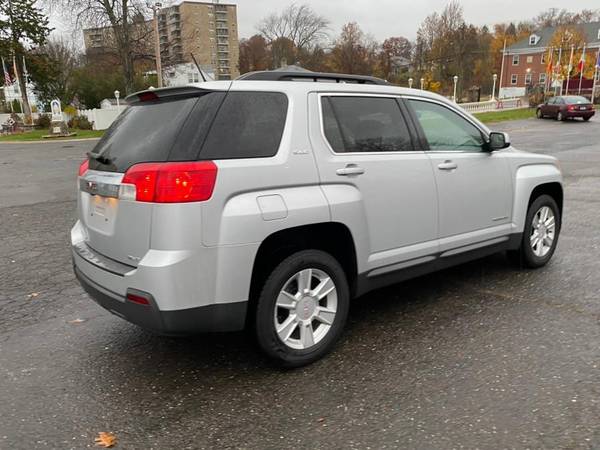 2013 GMC Terrain AWD 4dr SLE w/SLE-2 -EASY FINANCING AVAILABLE -... for sale in Bridgeport, CT – photo 9
