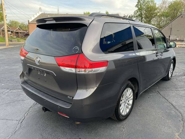 2012 Toyota Sienna XLE FULLY-LOADED ONE-OWNER VERY CLEAN for sale in Saint Louis, MO – photo 6