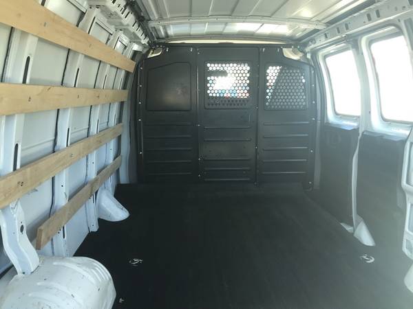 2018 Chevy Chevrolet Express 2500 Work Van van Summit White for sale in Jasper, KY – photo 5