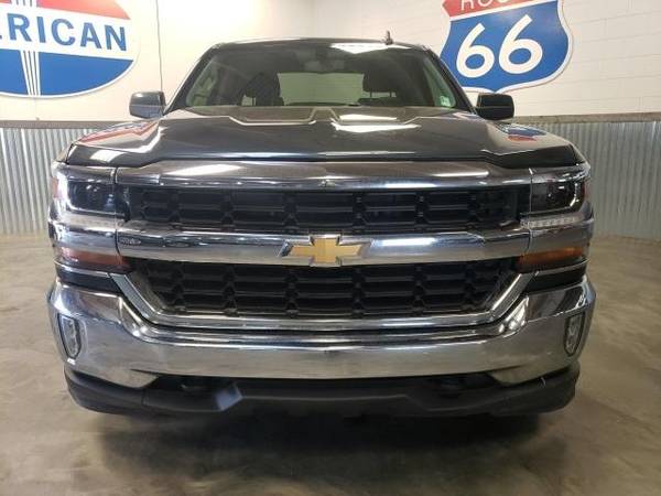 2018 Chevrolet Chevy Silverado 1500 LT - - by dealer for sale in Norman, OK – photo 2