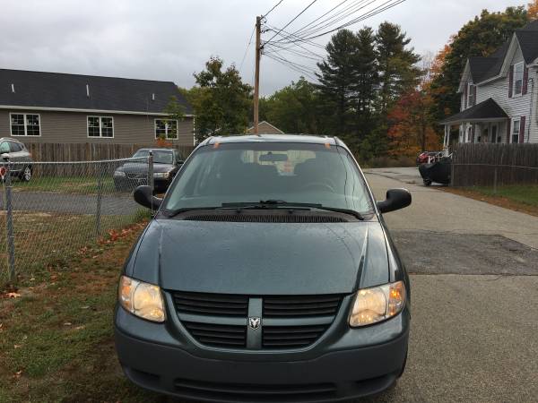 2007 dodge caravan no rust low miles - cars & trucks - by owner -... for sale in East Derry, MA – photo 2