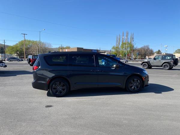 2020 Chrysler Pacifica Hybrid Touring L FWD Ma for sale in Wenatchee, WA – photo 8