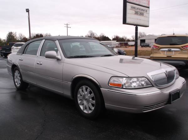 2005 LINCOLN TOWN CAR SIGNATURE LIMITED - - by dealer for sale in RED BUD, IL, MO – photo 2