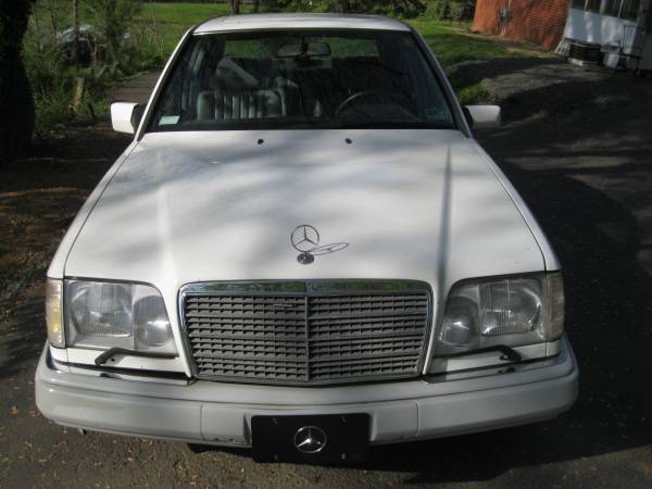 Mercedes 1995 e300 Diesel White for sale in Warrenton, District Of Columbia – photo 3