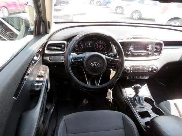 2016 Kia Sorento LX 2WD -FINANCING FOR ALL!! BAD CREDIT OK!! - cars... for sale in Albuquerque, NM – photo 3