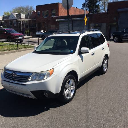 Subaru Forester Premium limited 2009 white/leather/navi - cars & for sale in Corona, NY