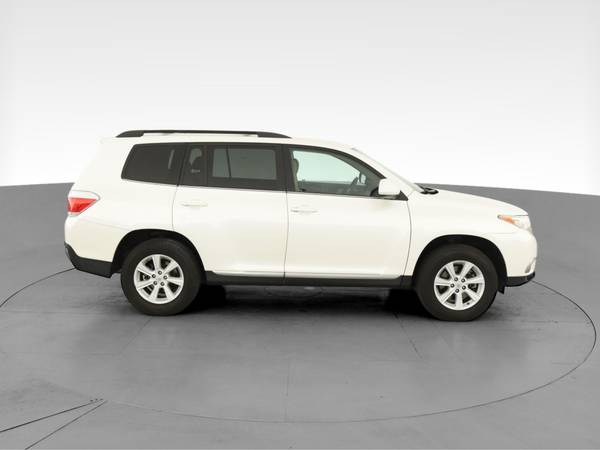2013 Toyota Highlander Plus Sport Utility 4D suv White - FINANCE -... for sale in Rochester , NY – photo 13