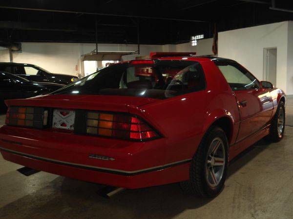 1986 CHEVROLET CAMARO - FINANCING AVAILABLE-Indoor Showroom! for sale in PARMA, OH – photo 8