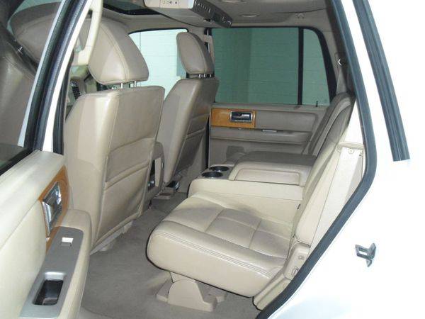 2010 LINCOLN NAVIGATOR LUXURY - FINANCING AVAILABLE-Indoor Showroom! for sale in PARMA, OH – photo 11