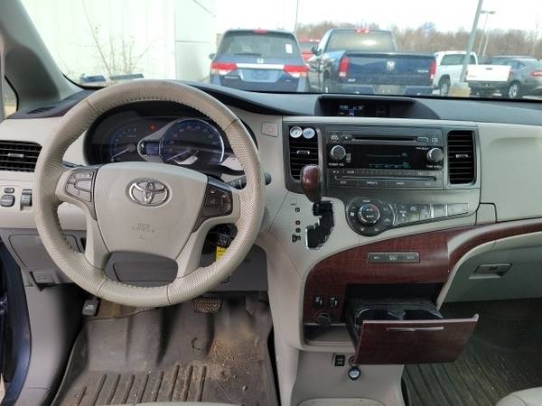2013 Toyota Sienna XLE - - by dealer - vehicle for sale in BLUE SPRINGS, MO – photo 9