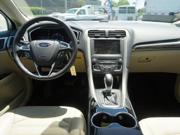 2016 Ford Fusion SE sedan White for sale in Roseville, MI – photo 11