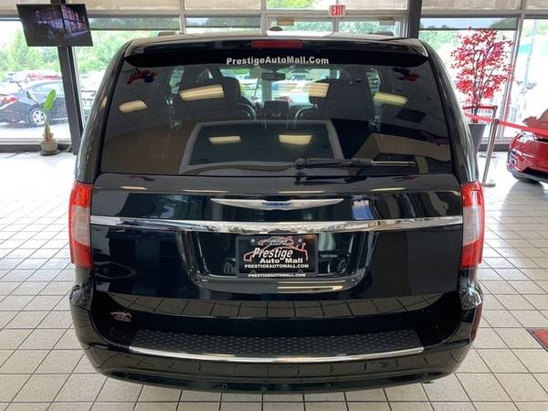 *2016* *Chrysler* *Town Country* *Touring-L Anniversary Edition* -*... for sale in Tallmadge, MI – photo 16