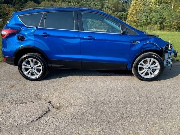 2018 Ford Escape SE 4WD - - by dealer - vehicle for sale in Darlington, PA – photo 5