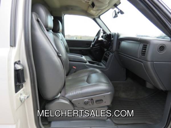 2004 GMC SIERRA 2500HD EXT CAB 143 5 WB 4WD SLT - - by for sale in Neenah, WI – photo 17