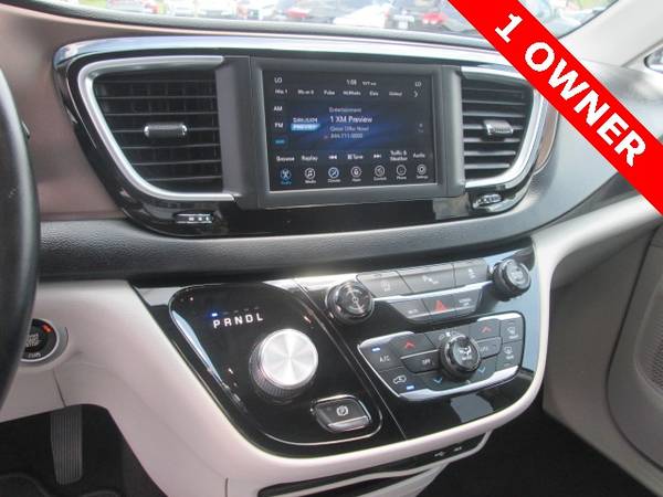 2018 Chrysler Pacifica Touring L mini-van Silver for sale in ROGERS, AR – photo 11
