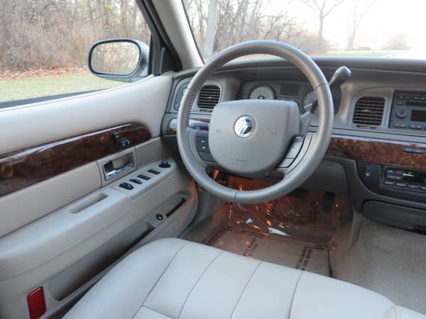 2010 Mercury Grand Marquis LS Ultimate Edition-29,000 MILES! NEW... for sale in West Allis, WI – photo 15