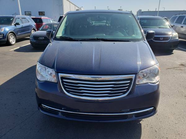 2015 Chrysler Town Country Touring - - by dealer for sale in Kalamazoo, MI – photo 7