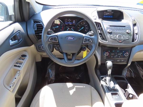 2017 Ford Escape SE suv White - - by dealer - vehicle for sale in Pleasant Hill, IA – photo 10