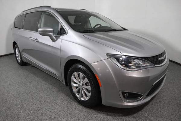 2017 Chrysler Pacifica, Billet Silver Metallic Clearcoat for sale in Wall, NJ – photo 7
