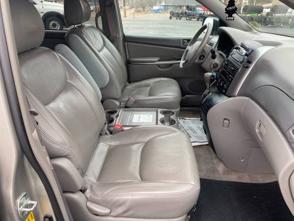 2006 Toyota Sienna LE FULLY-LOADED Minivan RELIABLE CLEAN for sale in Saint Louis, MO – photo 10
