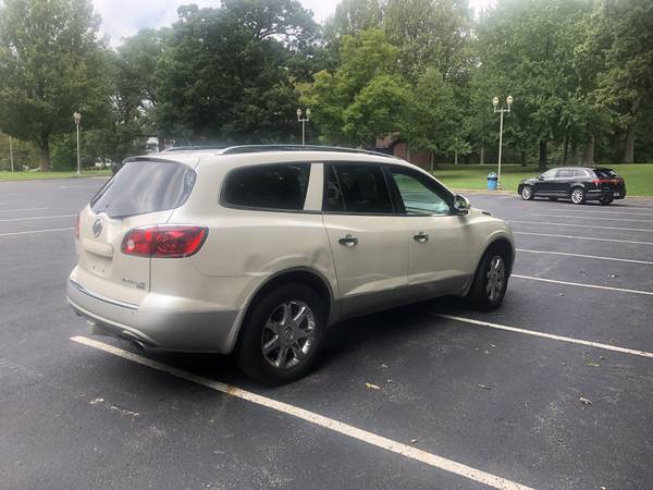 2009 BUICK ENCLAVE GREAT FAMILY VEHICLE!! FINANCING AVAILABLE!! for sale in rock island, IL – photo 2